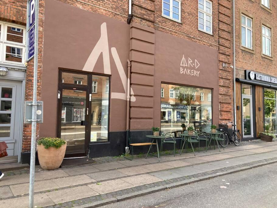 Skon Lejlighed Pa Frederiksberg Apartment